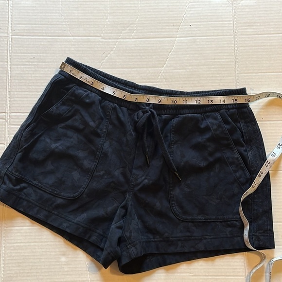 Athleta-12-Blue camo farallon shorts-elastic waistband with drawstring. - Picture 11 of 16